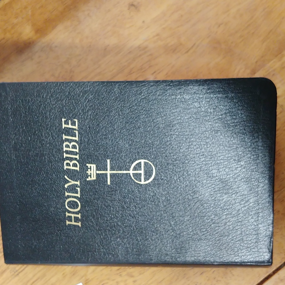 Black Leather Holy Bible - New Revised Standard Version - Picture 2 of 9